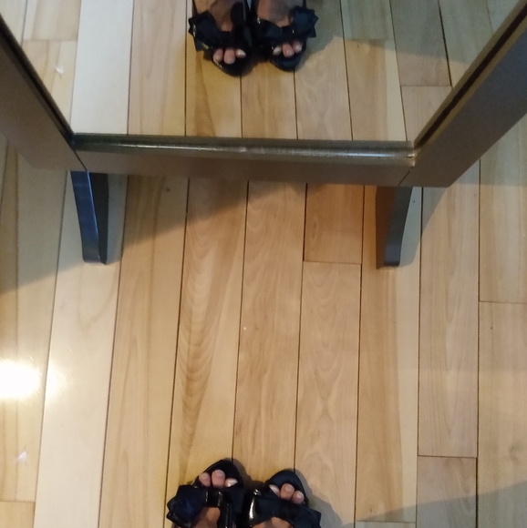 black high heels with bow on front - Picture 4 of 5